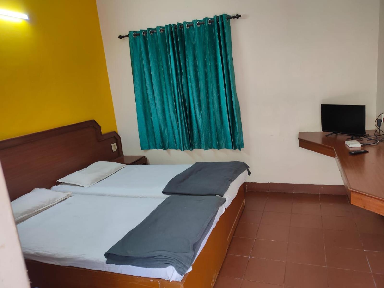 Anjana Hotels Theni Exterior photo